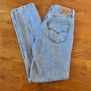 women’s levi low pro in color light wash/charlie glow up size 25